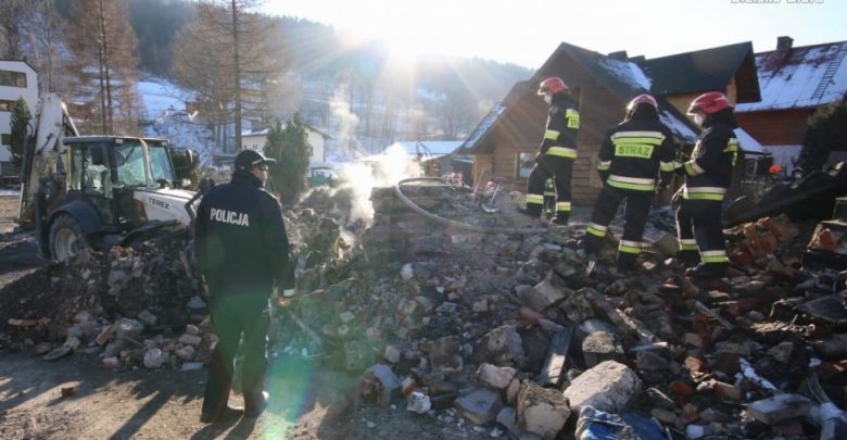 Szczyrk: Na miejsce tragedii wrócili strażacy. W dalszym ciągu przeszukują teren (fot.Śląska Policja)