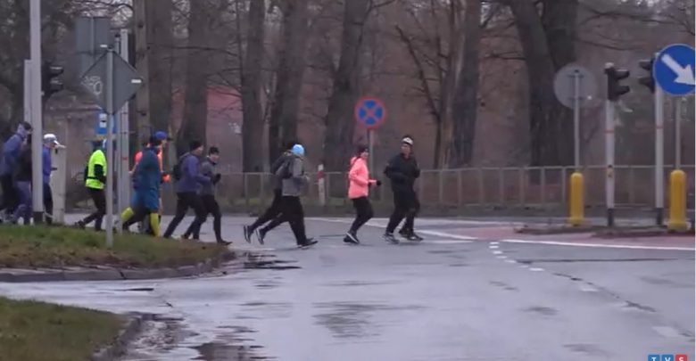 Bożonarodzeniowy bieg w Czeladzi. Ta tradycja rozpoczęła się 30 lat temu [WIDEO]