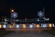 Przy skwerze przy ul. Powstańców Śląskich tuż przy Targowisku Miejskim w Zabrzu czynne jest już miejskie lodowisko (fot.UM Zabrze)