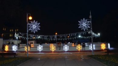 Przy skwerze przy ul. Powstańców Śląskich tuż przy Targowisku Miejskim w Zabrzu czynne jest już miejskie lodowisko (fot.UM Zabrze)