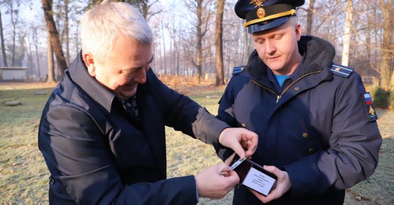 Rosjanie pobrali próbki z cmentarza w Pszczynie. Fot. Pszczyna.pl