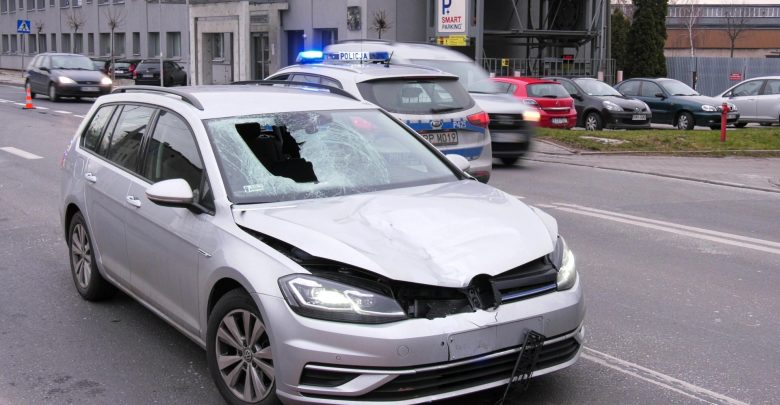 Tragiczny poranek na drodze w Mikołowie. Na ulicy Wyzwolenia śmiertelnie potrącony został mężczyzna.