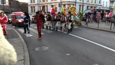 Kolędnicy przeszli przez miasto. Żywieckie Jukace w centrum Katowic. Dzisiaj z Placu Wolności wyruszyły tradycyjne grupy obrzędowo-kolędnicze z Żywca i Milówki