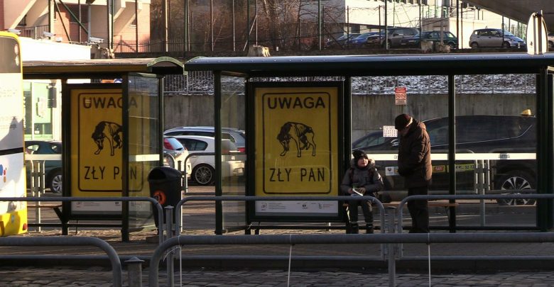 Śląskie: Kontrowersyjne plakaty na przystankach! Wiecie o co chodzi?