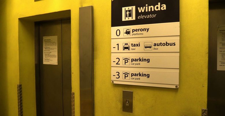 Katowice: Windy na dworcu to udręka dla niepełnosprawnych. Kiedy zaczną działać? [WIDEO]