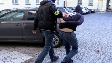 Król dopalaczy w rękach policji! 29-latek ścigany nie tylko krajowymi ale i europejskimi nakazami aresztowania i listami gończymi miał nie tylko kierować dużą grupą przestępczą, ale także podżegać do zabicia ministra sprawiedliwości, Zbigniewa Ziobro (fot.policja)