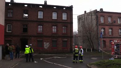 Groźny pożar wybuchł po godzinie 4:00 rano na poddaszu familoka przy ul. Krasińskiego. Konieczna była ewakuacja 23 osób