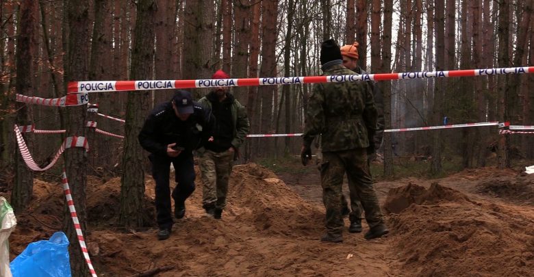 Bieruń: Szczątki pilotów bombowca już wydobyte. Teraz archeolodzy chcą wykopać samolot