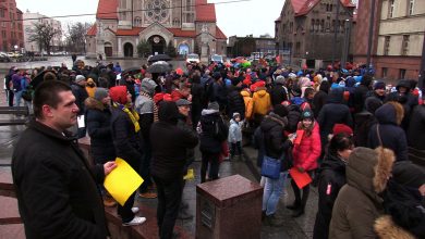 Protest w Rudzie Śląskiej! Kilkaset osób protestowało pod Urzędem Miasta [WIDEO]