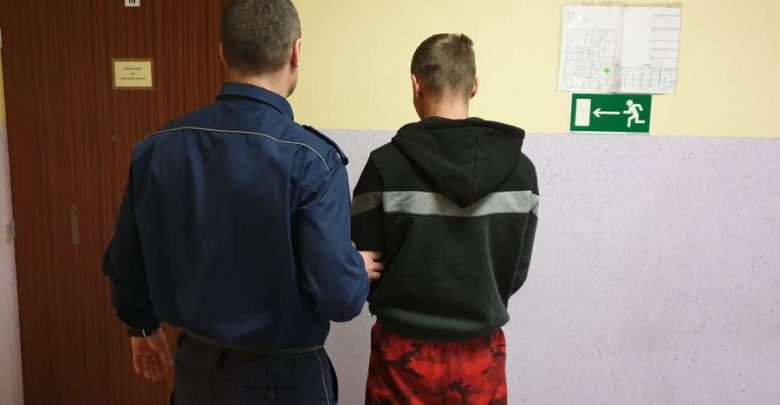 Śląskie: 5 lat więzienia dla mężczyzny, który zabił swojego psa i znęcał się nad matką (fot.Śląska Policja)