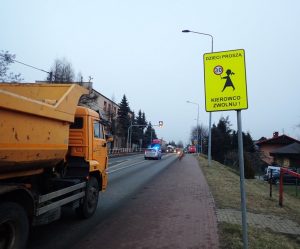 Koszmarny wypadek w Rybniku. Dzisiaj (29.01) rano dostawczy bus potrącił na przejściu dla pieszych 8-letniego chłopca i jego ojca (fot.KMP Rybnik)