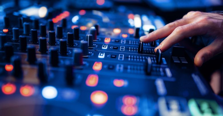 DJ a muzyka na żywo - czy da się połączyć te dwa światy? (fot.poglądowe - pixabay.com)