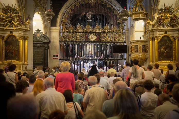 4 mln 400 tys. pielgrzymów odwiedziło Jasną Górę w 2019 ...