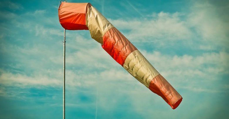 Silne porywy wiatru na południu Polski. Ostrzeżenie przed porywistym wiatrem dla woj. śląskiego (fot.poglądowe/www.pixabay.com)