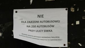 Awantura w sieci o jedną kartkę. W dzielnicy Katowic pojawiło się ostrzeżenie. Miasto rozważa przeniesienie bazy PKM-u z centrum do Dąbrówki Małej – czytamy w ogłoszeniu