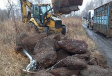 Bytom: przyjechał koparką i wysypywał odpady pohutnicze. Fot. UM Bytom