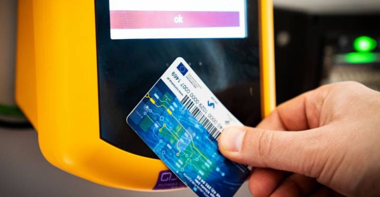 Nowe, dotykowe kasowniki zainstalowano w tyskich autobusach. Za bilet uprawniający do przejazdu można zapłacić kartą. (fot. UM Tychy)