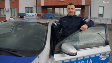 Mł. asp. Mateusz Wiechaj, który pomógł kobiecie, która chciała się zabić. [fot Śląska Policja]