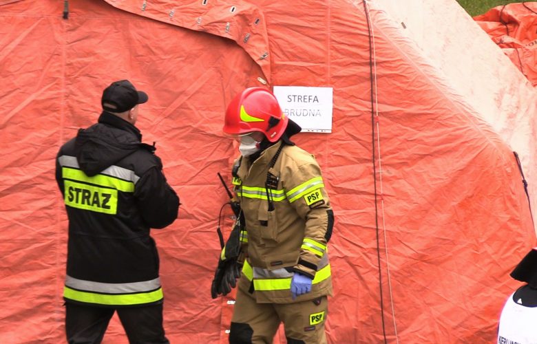 Epidemia koronawirusa: Śląskie szykuje się na koronawirusa. Specjalne ćwiczenia strażaków w Chorzowie