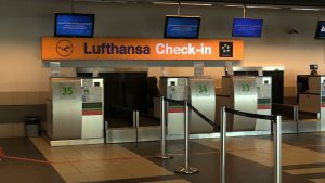 Epidemia koronawirusa: Odwołane loty z Pyrzowic. Katowice Airport zaostrzają warunki bezpieczeństwa