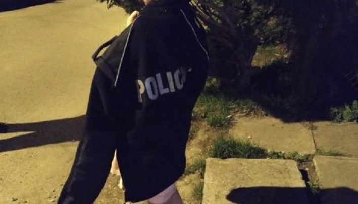 Dziewczynka w piżamce uciekła pijanym rodzicom. ZDJĘCIE z policyjnej strony łamie serce (fot.policja)