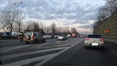 Korek na DK 86 w Katowicach. Korek na Dk 86 tworzy się w kierunku na Sosnowiec. Korek we wtorek (2.03) zaczął się tworzyć po kolizji dwóch samochodów osobowych (fot.Paweł Smalcerz)