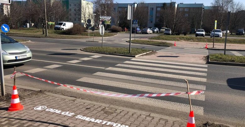 Odłóż smartfon i żyj – Sosnowiec ostrzega na przejściach dla pieszych. Fot. FB/Arkadiusz Chęciński
