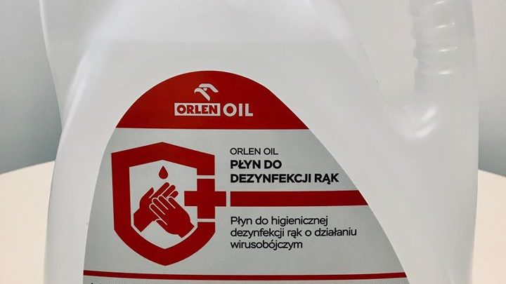 PKN Orlen zwiększa produkcję płynu dezynfekującego (fot. PKN Orlen/facebook)