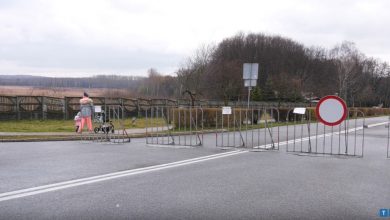 Apele o pozostanie w domu nie pomagały, więc miasta zamykają parkingi [WIDEO]