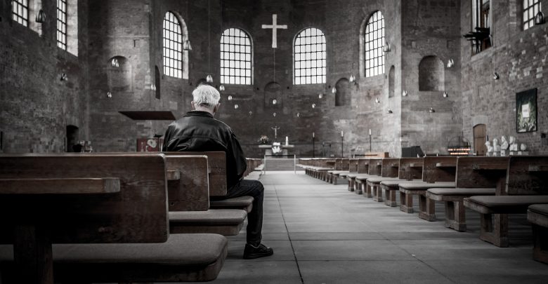 Tadeusz Rydzyk o koronawirusie: zachowujmy odległość w kościele. Fot. poglądowe pixabay.com