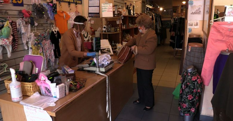 Rząd podjął decyzję w sprawie "godzin dla seniorów" w sklepach. Od kiedy seniorzy nie będą już uprzywilejowani podczas zakupów?