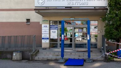 Bytom: Miasto walczy z koronawirusem. Przed wejściami do szpitali zainstalowano kurtyny odkażające (fot.UM Bytom)