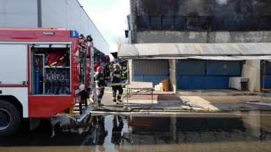 Katowice: Pożar hali na Załężu. Z ogniem walczyło kilkanaście zastępów straży pożarnej (fot.Paweł Jędrusik)