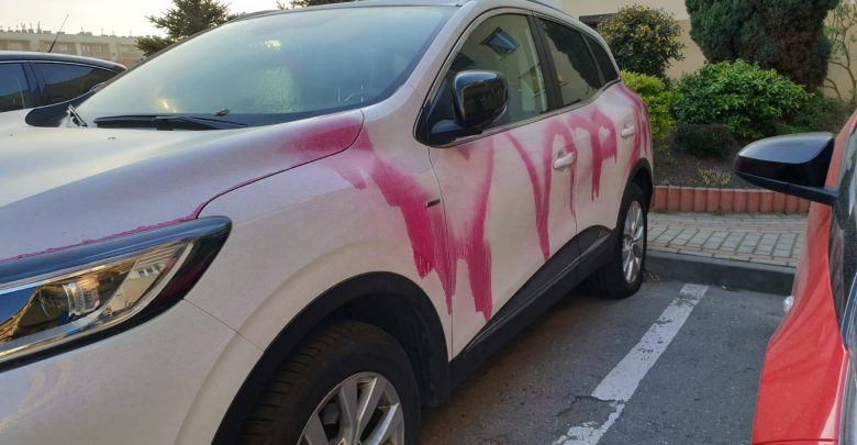 Atak na pielęgniarkę w Gliwicach! Ktoś pomalował jej samochód sprayem i przebił opony (fot.pacebook)