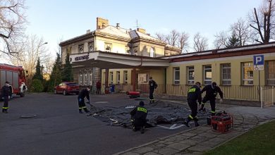 Namioty do triażu pacjentów stanęły przed szpitalami w woj.śląskim [FOTO]