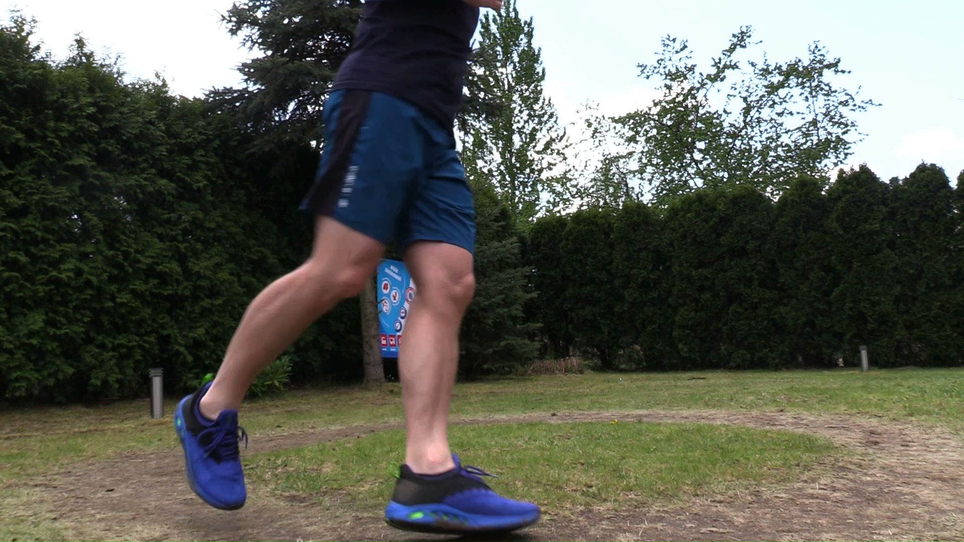 NIESAMOWITE! Biegacz z Katowic przebiegł maraton w ogródku sąsiadów