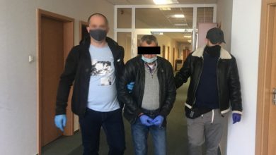 Wyciągnął w karetce nóż i zaatakował nim ratownika. Grozi mu 10 lat więzienia (fot.policja.pl)