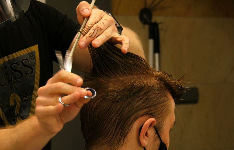Od dziś, z zachowaniem rygorów sanitarnych, można korzystać z usług fryzjerów i kosmetyczek