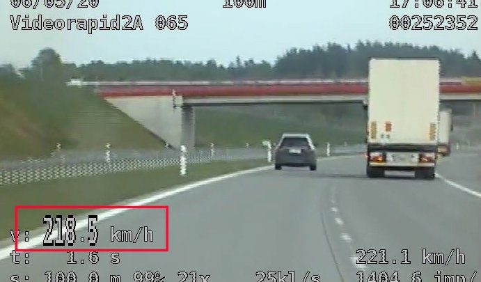 Śląskie: Prawie 140km/h za szybko! [WIDEO] Policjanci z grupy Speed zatrzymali kierowcę mercedesa (fot.Śląska Policja)