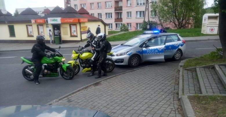 Grupa motocyklistów z Cieszyna zatrzymała kompletnie pijanego kierowcę (fot.KPP Cieszyn)
