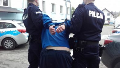 Śląskie: Zaatakował żonę tasakiem, a policjantów nożem. 68-latkowi grozi dożywocie (fot.Śląska Policja)