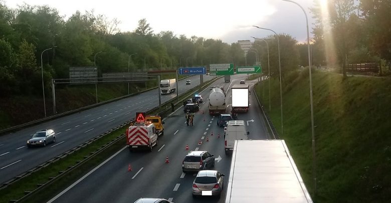 Ogromny korek na autostradzie A4 w Katowicach. To wynik groźnego wypadku, do którego doszło na A4 we wtorek, 5 maja (foto. katowice24.info)