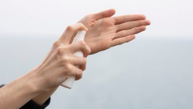 Jak nawilżyć suche dłonie? (fot. unsplash.com)