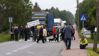 1000 tirów dziennie pod oknami! Mieszkańcy Sławkowa wyszli na ulice i zorganizowali protest!