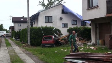 Trąba powietrzna w Kaniowie zniszczyła lub całkowicie zerwała 17 dachów na budynkach mieszkalnych i uszkodziła dwa budynki gospodarcze