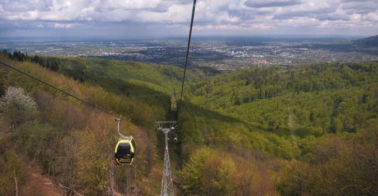 Zmienione rozkłady jazdy, obostrzenia i odstępy. Długi weekend to nie sama sielanka!