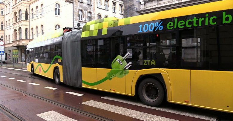 Nowe tramwaje wyjadą na śląskie tory, a elektryczne autobusy na drogi. Ma być komfortowo