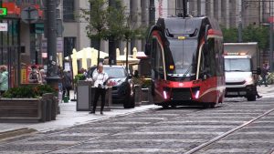 Nowe tramwaje wyjadą na śląskie tory, a elektryczne autobusy na drogi. Ma być komfortowo