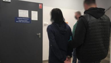 37-latka i 32-latek zatrzymani, w związku z włamaniami do odkurzaczy, znajdujących się w myjniach samoobsługowych. [fot. Śląska Policja]