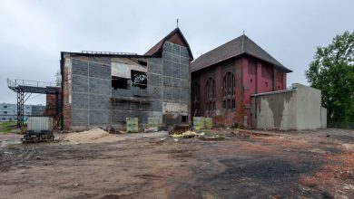 Bytom: Rewitalizacja obiektów po byłej KWK Rozbark. Na jednej z elewacji budynku kotłowni powstaje ścianka wspinaczkowa (fot.UM Bytom)